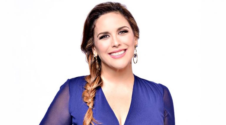 Angélica Vale, La Fan