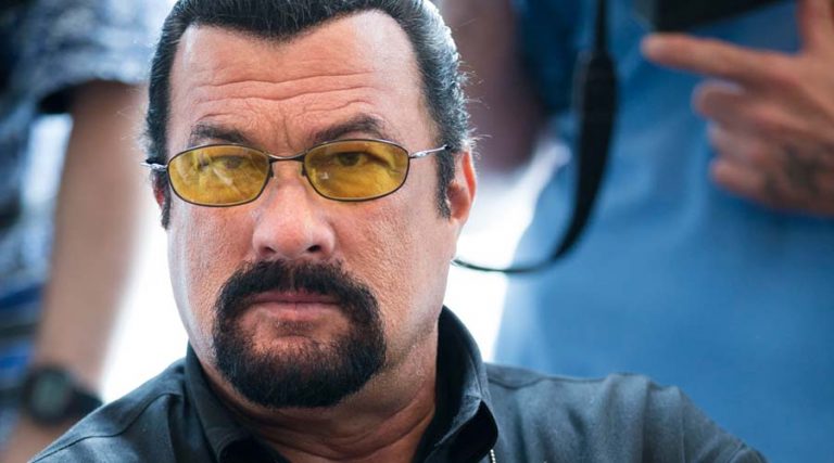 Ucrania prohíbe entrada a Steven Seagal