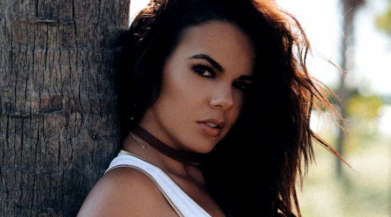 Anays Leyva cover Shock Magazine