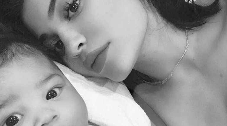 Kylie Jenner demuestra que Stormi define su nuevo estilo