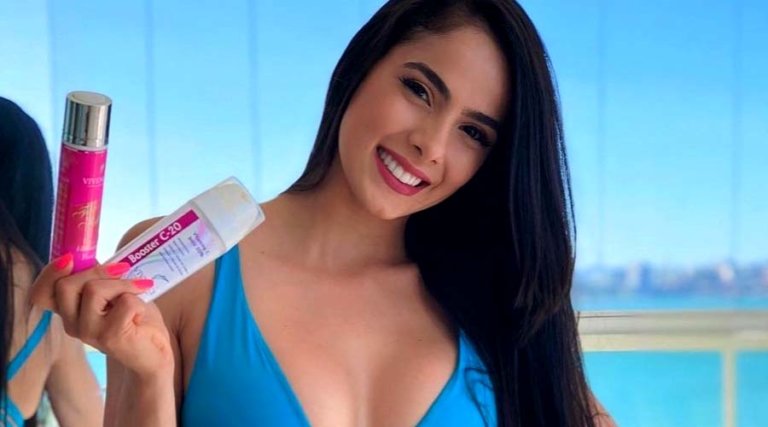 Juliana Caetano, modelo, cantante e influencer