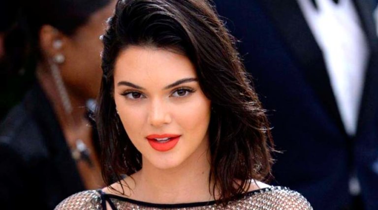 Kendall Jenner se encuentra casualmente con un hombre que quiere matar a su familia