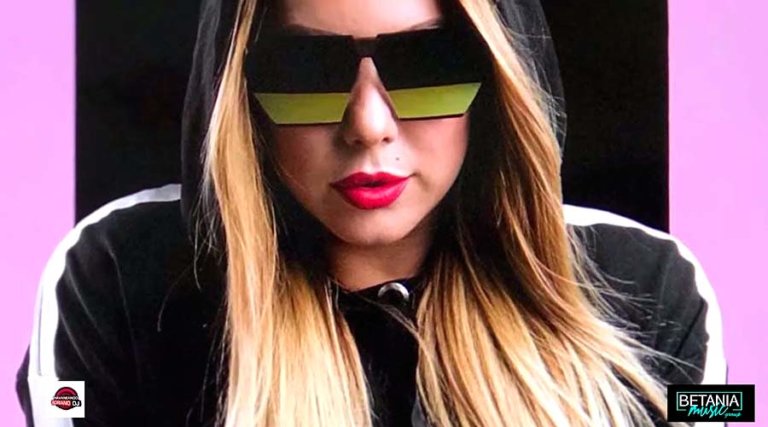 Srta. Dayana lanza el video musical de "NOCHE FRIA"