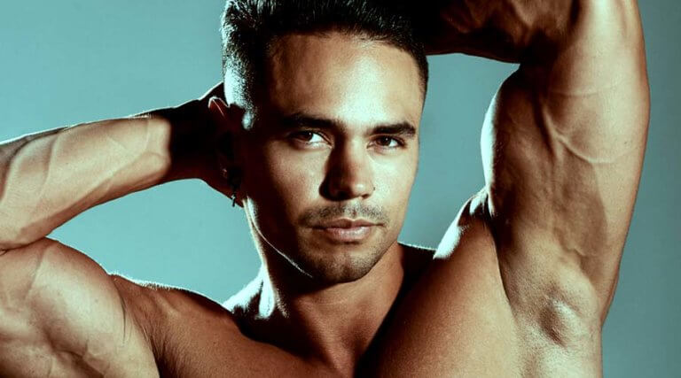 Santiago Narvaez, diplomado por la IFBB