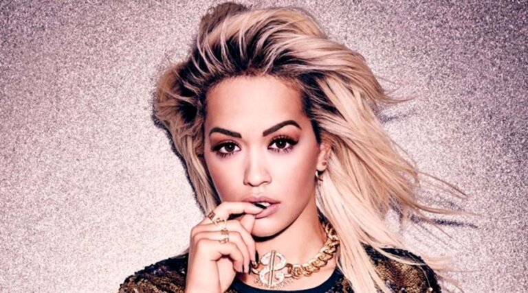 Rita Ora calentó Instagram al desnudar sus senos en la famosa red social