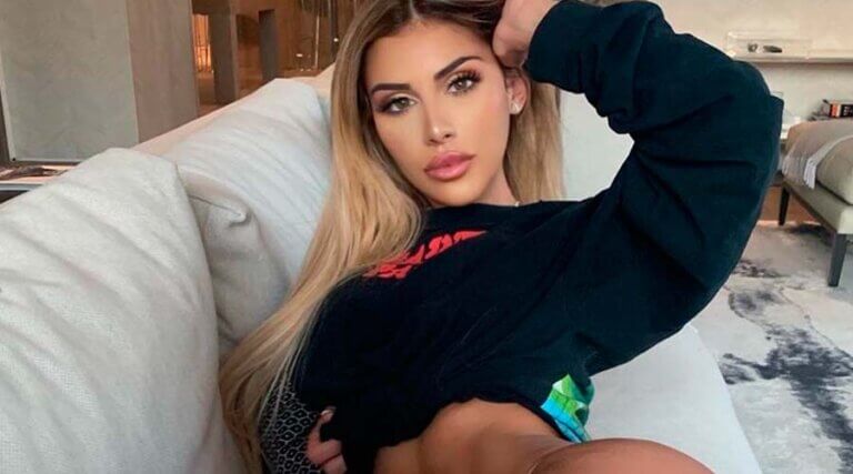 El trío sensual de Alexa Dellanos y sus amigas en lencería de encaje