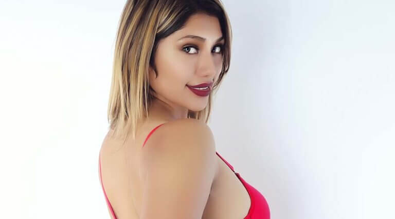 Stefanie Santisteban, modelo y anfitriona
