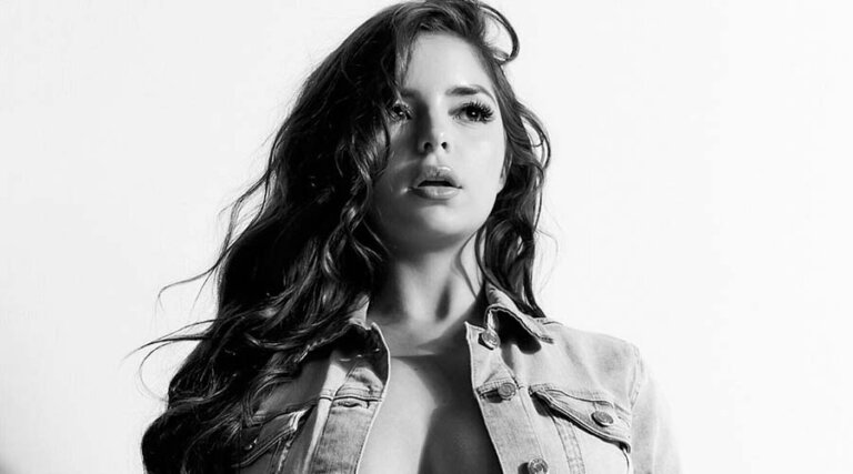 Demi Rose sin ropa interior en Ibiza una imagen no apta para cardíacos