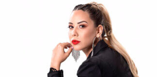 La Srta. Dayana, lanza a 'por ellas'