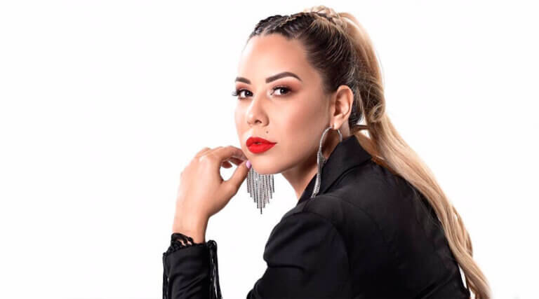 La Srta. Dayana, lanza a 'por ellas'