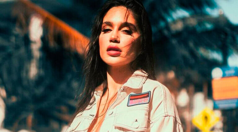 Rose Romero, modelo angelina