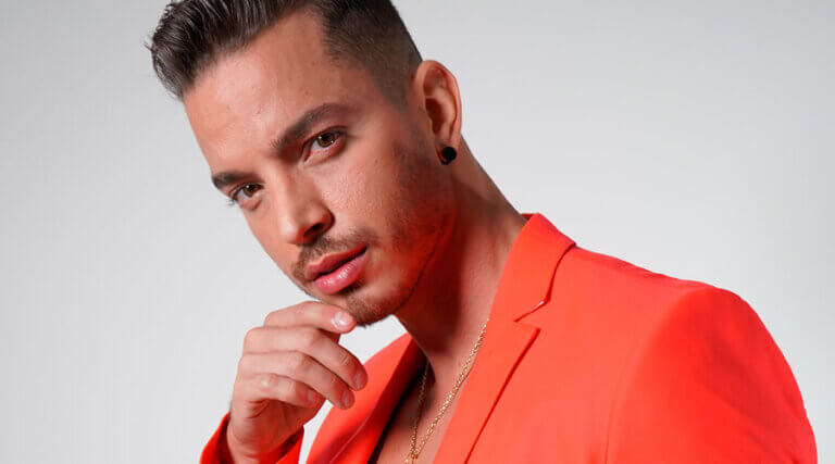José Poyato, modelo y conductor cubano