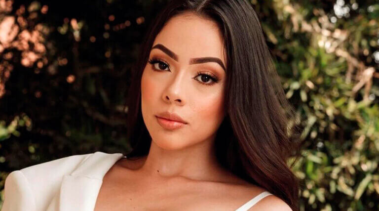 Gina Aguirre es la Chica Shock del mes de Abril 2021 en Shock Magazine® Modelo de Colombia, esta es la primera portada en Shock Magazine®