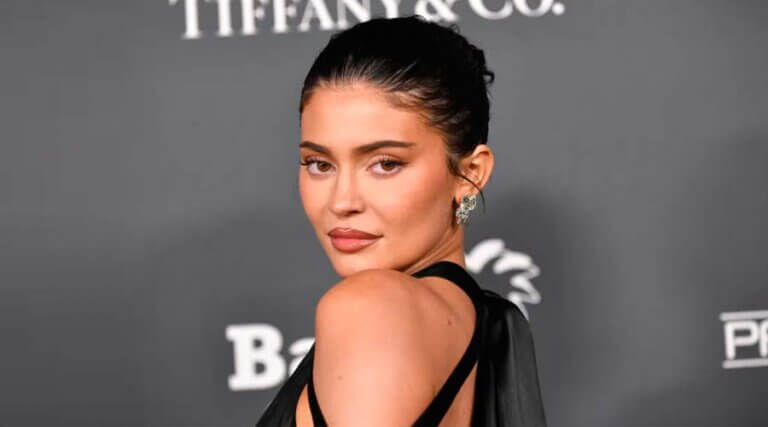 Kylie Jenner mostró por primera vez a su hijo y aseguran que no se parece a Travis Scott