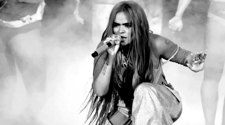 Karol G prepara para sus fanáticos un gran anuncio