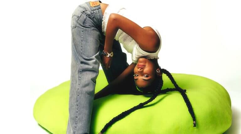 La estrella del soul-pop Olivia Dean lanza su álbum debut, «Messy»