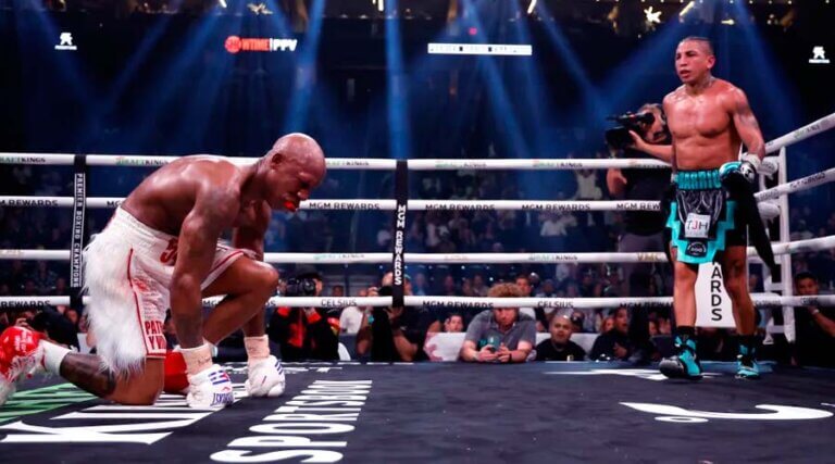 Mario “El Azteca” Barrios derrotó al cubano Yordenis Ugás, en la cartelera de Canelo vs Charlo