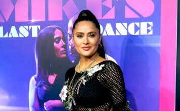 Salma Hayek sorprende con su talento al cantar Salma Hayek sorprende con su talento al cantar