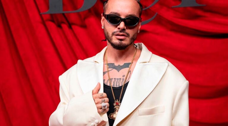 J Balvin reaccionó a las críticas que aseguran que se viste mal